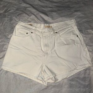 Women's White Levi’s 80’s Mom Shorts